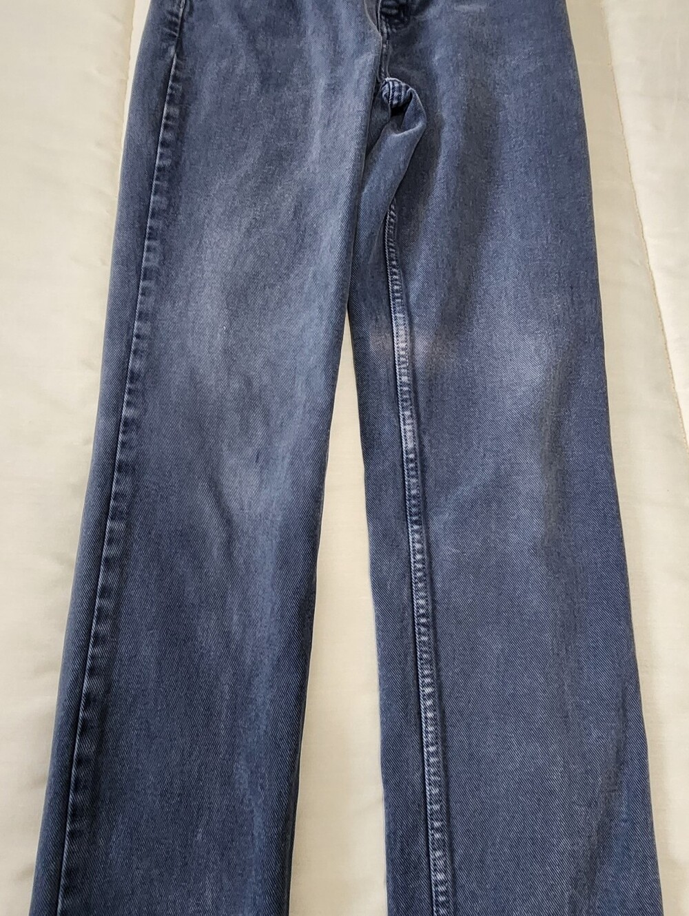 Calvin Klein Jeans Women's Straight Leg in Dark Blue Wash